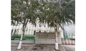 陕西子洲县小学游泳馆中广欧特斯超低温空气能热水、恒温除湿机组